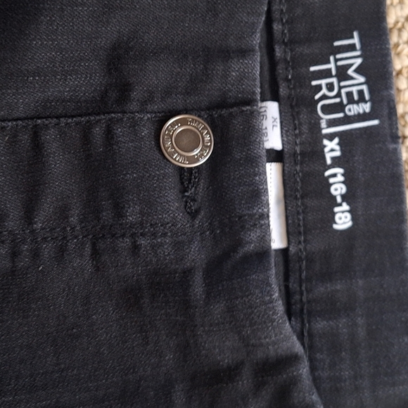 Black Pull-on Stretchy Jean Shorts Size XL 16-18 - Picture 5 of 6